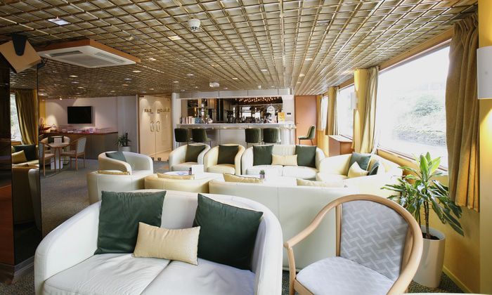 Entertainment on MS Fernao de Magalhaes